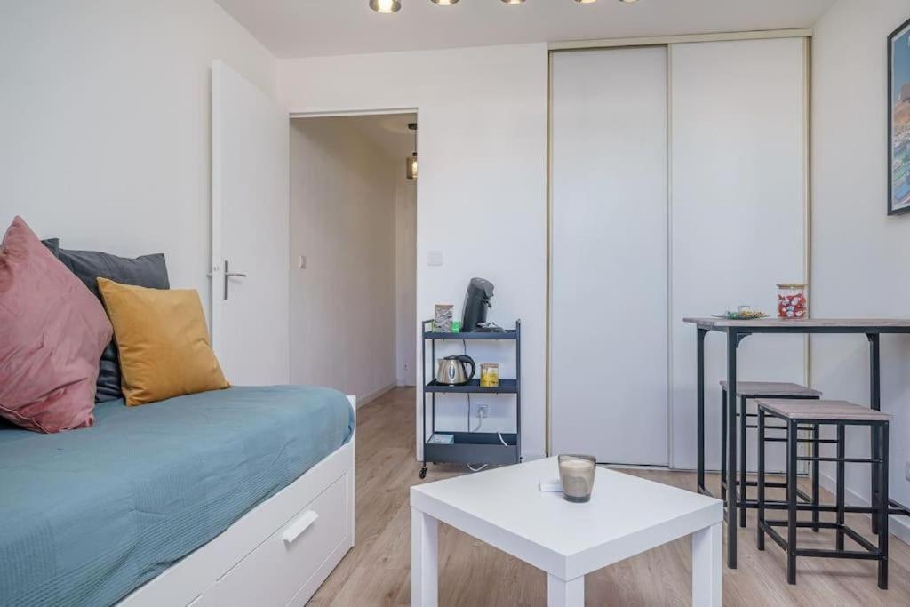 Appartement Climatise Avec Terrasse Tout Equipe A 5Min De La Gare St Charles Marseille Ngoại thất bức ảnh